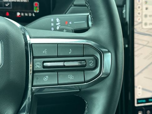 Used 2025 GMC Acadia Elevation image 39