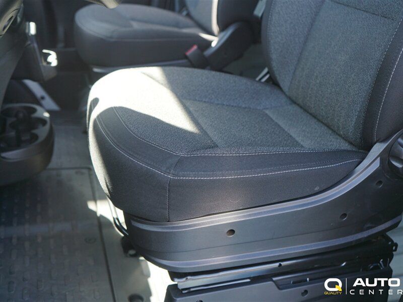 Used 2025 RAM ProMaster 2500 w/ Convenience Group FWD image 15