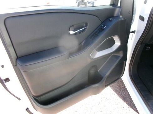 Used 2024 Nissan Frontier SV w/ SV Convenience Package image 13