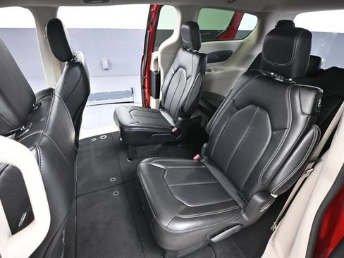 Used 2024 Chrysler Pacifica Touring-L FWD image 36