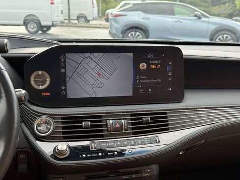 Used 2022 Lexus LS 500 AWD w/ Accessory Package (Z1) image 10