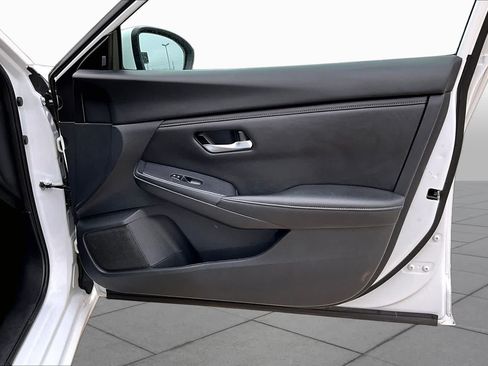 Used 2024 Nissan Sentra SV FWD image 23