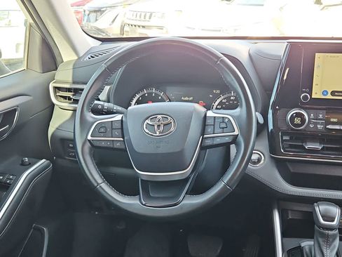 Used 2023 Toyota Highlander LE image 22