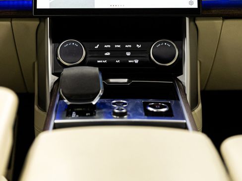 Used 2023 Land Rover Range Rover SE image 28