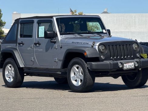 Used 2015 Jeep Wrangler Unlimited Rubicon w/ Connectivity Group AWD/4WD image 5