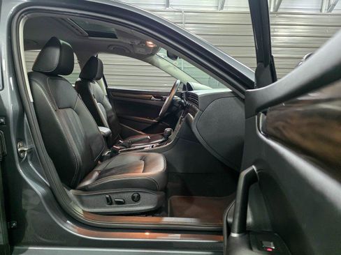 Used 2022 Volkswagen Passat 2.0T image 14