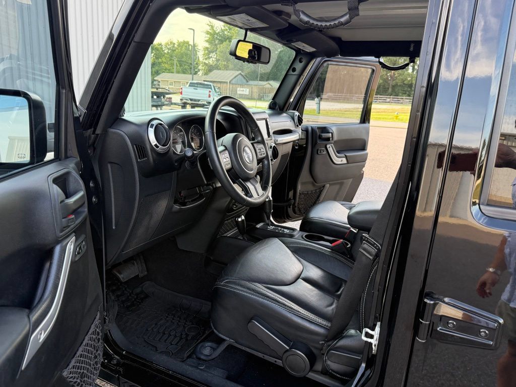 Used 2014 Jeep Wrangler Unlimited Sahara w/ Max Tow Package AWD/4WD image 15