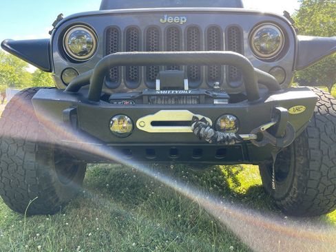 Used 2014 Jeep Wrangler Unlimited Rubicon w/ Connectivity Group AWD/4WD image 9