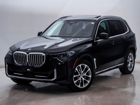 Used 2024 BMW X5 xDrive40i w/ Executive Package image 3