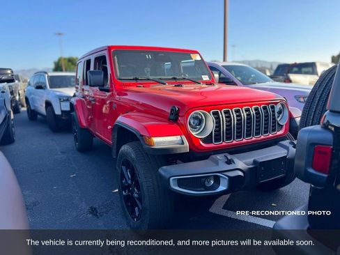 Used 2025 Jeep Wrangler Unlimited Sahara w/ Safety Group AWD/4WD image 7
