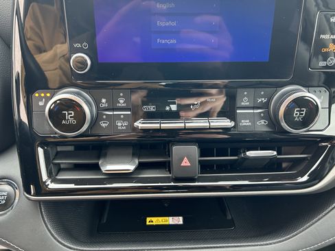 Certified 2023 Toyota Highlander XLE image 28