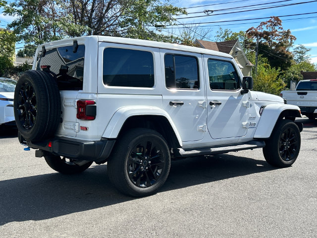 Used 2024 Jeep Wrangler Unlimited Sahara w/ Technology Group AWD/4WD image 2