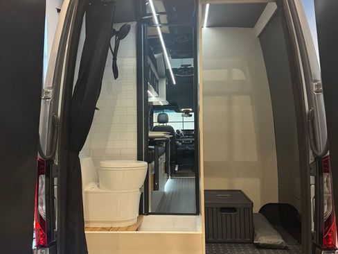 Used 2025 Mercedes-Benz Sprinter 2500 image 16