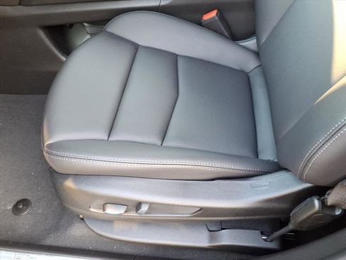 New 2025 Cadillac XT5 Luxury image 6