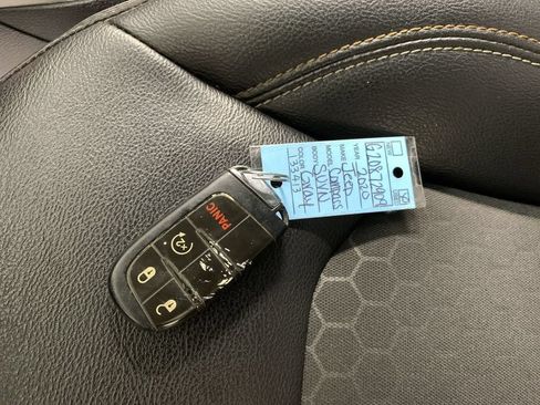 Used 2020 Jeep Compass Latitude w/ Cold Weather Group AWD/4WD image 3