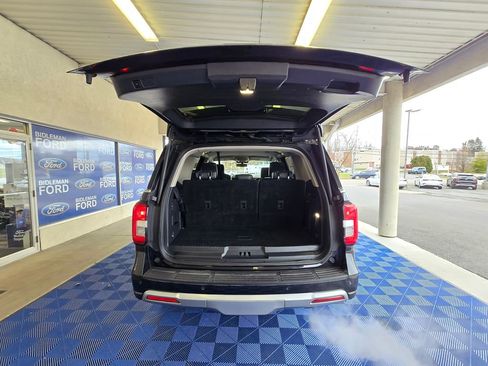 Used 2024 Ford Expedition XLT image 7