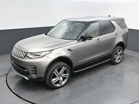 New 2025 Land Rover Discovery Metropolitan Edition AWD/4WD image 32