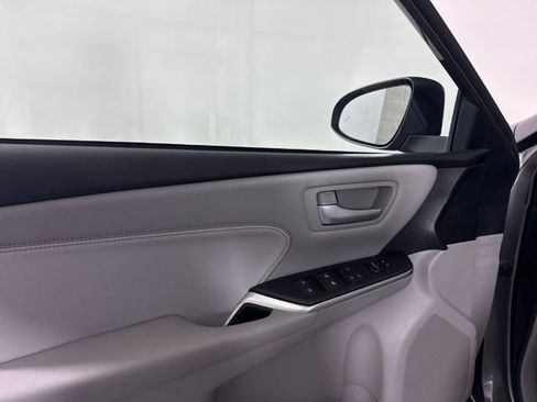 Used 2017 Toyota Camry XLE w/ Moonroof Package FWD image 29