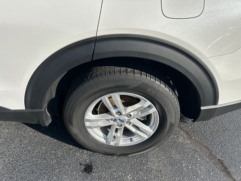 Used 2023 Ford Explorer XLT image 33