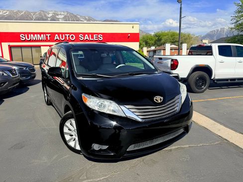 Used 2014 Toyota Sienna XLE w/ XLE Premium Package AWD/4WD image 2