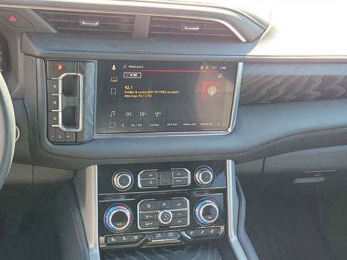 Used 2024 GMC Yukon XL Denali image 17