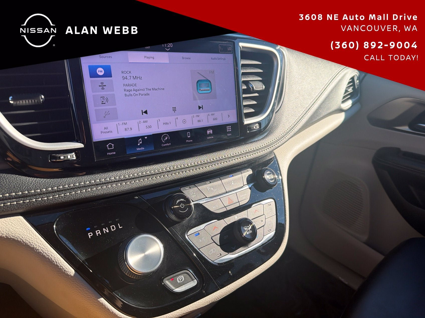 Used 2023 Chrysler Pacifica Touring-L FWD image 15
