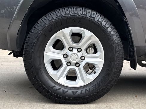 Used 2018 Toyota 4Runner SR5 AWD/4WD image 6