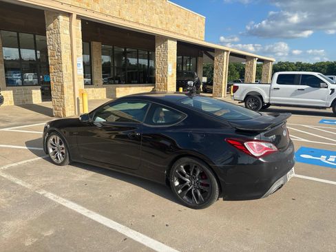 Used 2015 Hyundai Genesis 3.8 RWD image 2
