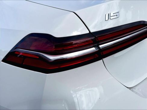 Used 2024 BMW i5 eDrive40i w/ M Sport Package RWD image 23