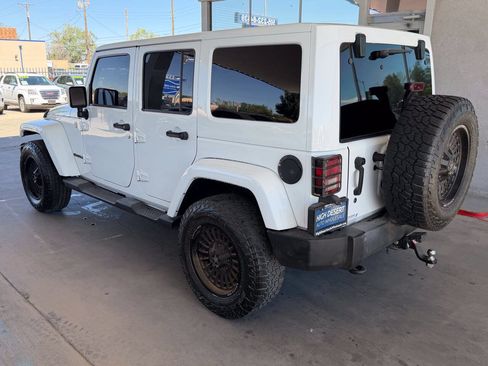 Used 2013 Jeep Wrangler Unlimited Sahara w/ Dual Top Group AWD/4WD image 4