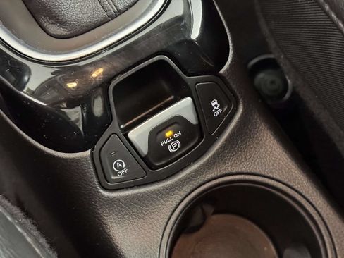 Used 2020 Jeep Compass Latitude AWD/4WD image 31