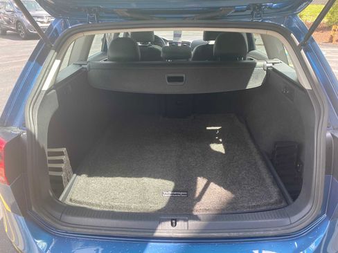 Used 2017 Volkswagen Golf SE FWD image 25