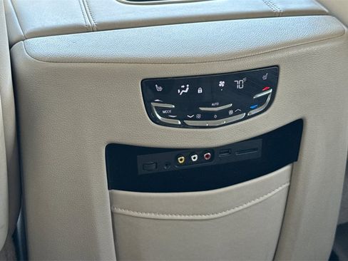 Used 2016 Cadillac Escalade Premium image 16