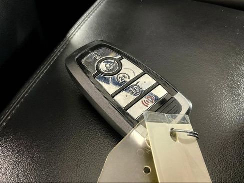 Used 2023 Lincoln Nautilus Reserve image 14