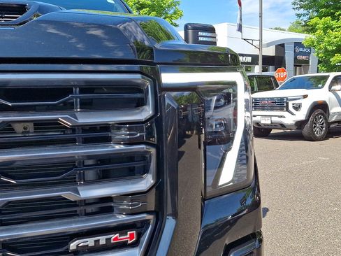 Used 2025 GMC Sierra 2500 AT4 w/ AT4 Preferred Package AWD/4WD image 11