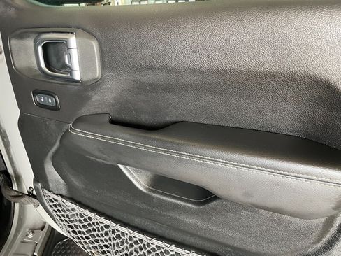 Used 2020 Jeep Gladiator Overland AWD/4WD image 28