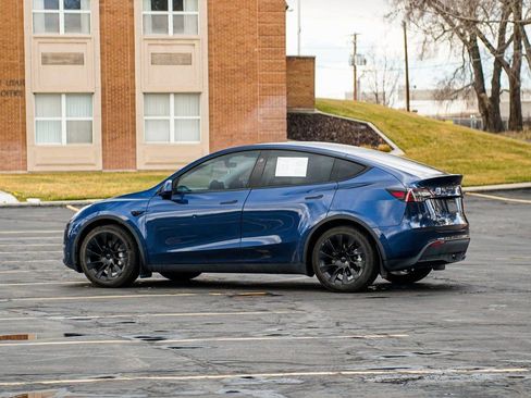 Used 2023 Tesla Model Y Long Range image 7