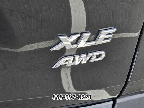 Used 2021 Toyota RAV4 XLE Premium image 15