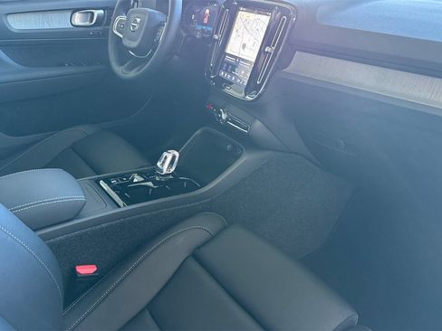 New 2026 Volvo XC40 B5 Ultra w/ Climate Package AWD/4WD image 17
