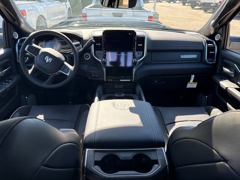 New 2026 RAM 2500 Laramie AWD/4WD image 12