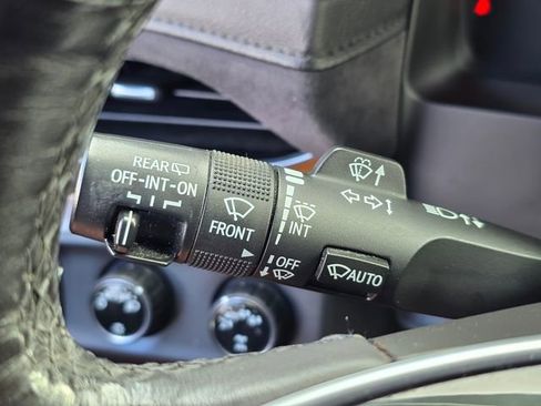 Used 2019 Cadillac Escalade Premium Luxury image 41