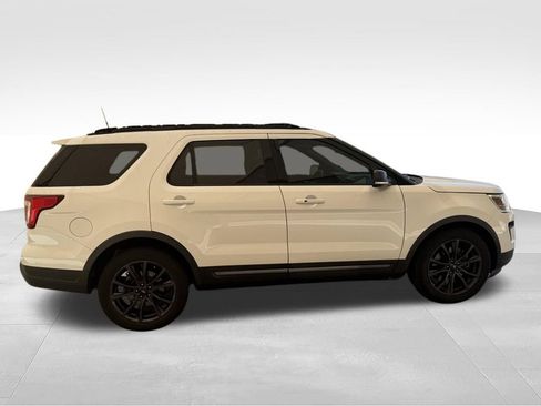 Used 2019 Ford Explorer XLT w/ Equipment Group 202A FWD image 9