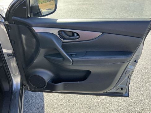 Used 2022 Nissan Rogue Sport S image 31