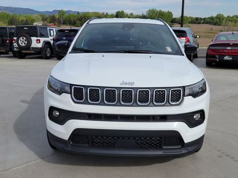 Used 2024 Jeep Compass Latitude AWD/4WD image 5