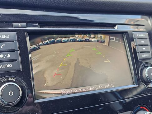 Used 2018 Nissan Rogue S image 32