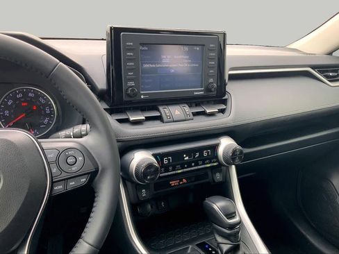 Used 2020 Toyota RAV4 XLE Premium FWD image 7