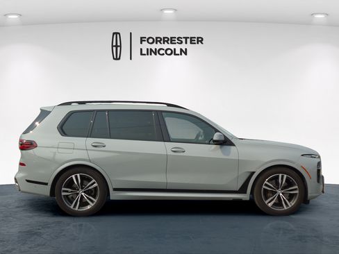 Used 2023 BMW X7 xDrive40i w/ M Sport Package AWD/4WD image 2
