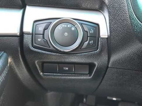 Used 2017 Ford Explorer XLT image 13