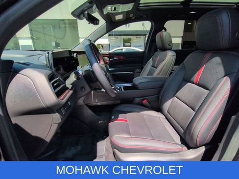Used 2024 Chevrolet Traverse RS AWD/4WD image 21