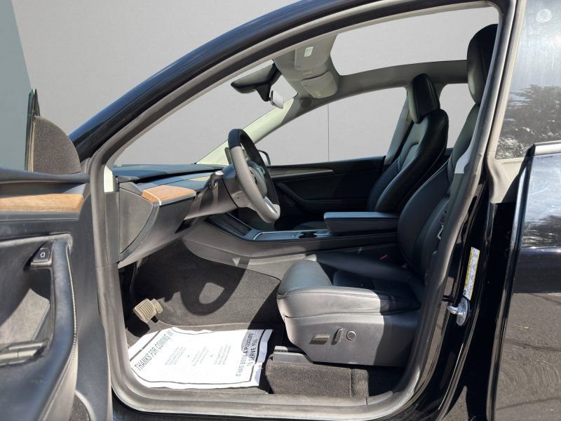 Used 2024 Tesla Model Y Long Range AWD/4WD image 9